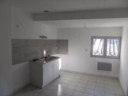 location appartement 3 pièces à sommières (30250) : à louer 3 pièces / 50m² sommières