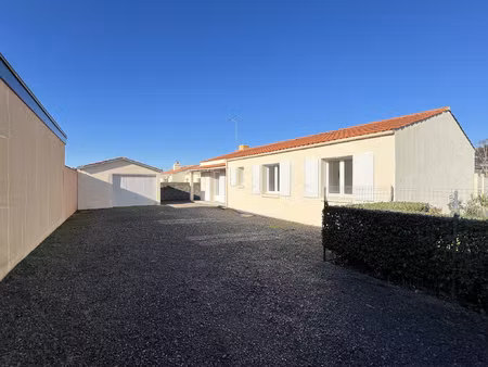 proche centre commercial ylium