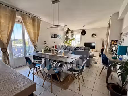 appartement f3 securise - 71 m2- tres lumineux - terrasse - parking - cave