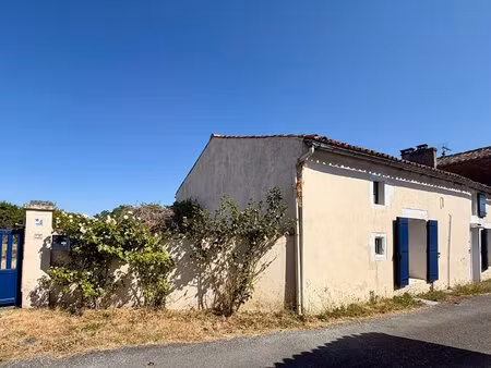 maison ancienne dans un hameau moins de 2 minutes de saint denis du pin avec commerces et.