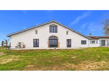 corps de ferme rénové - vue pyrénées - 440 m² habitables - 7 200 m² de terrain