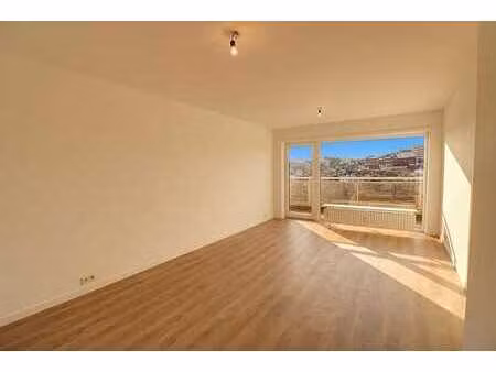 peb b- splendide appartement une chambre entièrement rénové