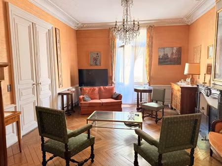 hôtel particulier à vendre dans le quartier centre