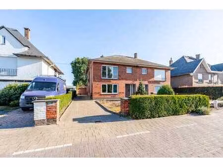 spacieuse maison familiale sur un terrain de 553 m² avec gar