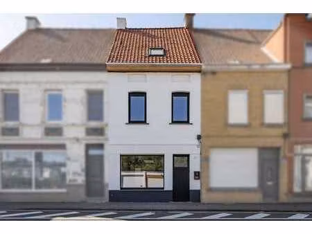 maison entièrement rénovée et avec espace extérieur!