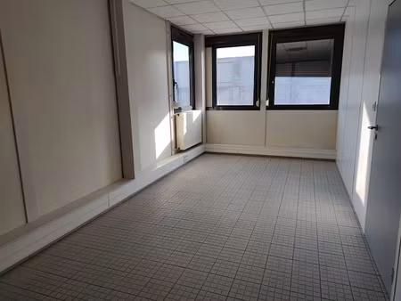 location locaux professionnels 0 pièces 19 m² à provins (77160)  480 €