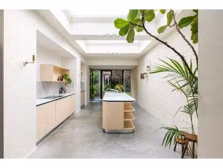 maison de ville classe avec un jardin et espace polyvalent