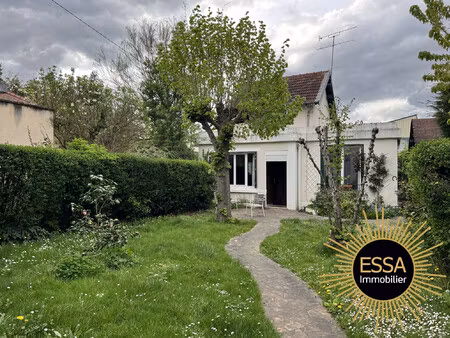maison et studio au beau potentiel!