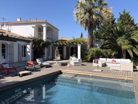 propriété familiale – 220 m² – terrain paysager de 1 500 m² – piscine – calme absolu