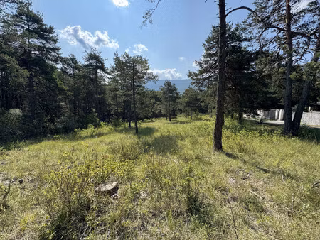 la martre – terrain constructible de 1 200 m² au coeur de la