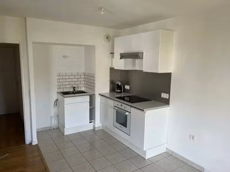 t2 / 42m² / cergy le haut (rer a)