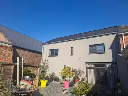 3 façades rénovée –150 m² – peb c – panneaux photovoltaïques