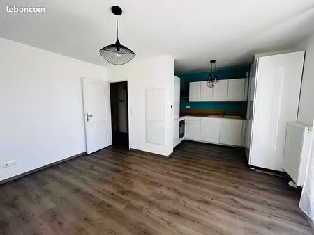 appartement t2 42 m2 - grand balcon - 2 places de parking