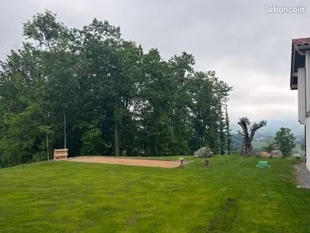 terrain pour animaux et bétails clôturé
