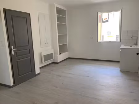 location appartement 1 pièce 34 m² à pierrefeu-du-var (83390)