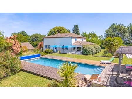 maison avec gîte et piscine.