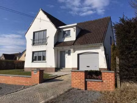 jolie maison lumineuse et agréable