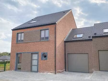 très belle maison de 2021 au calme