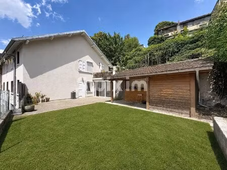 appartement t4 de 114m2 avec terrasse  jardin  cave et garage fermé!