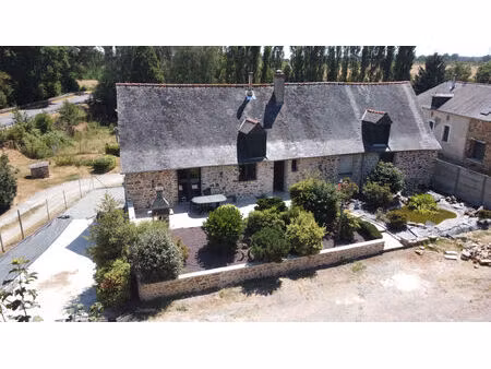 argentré-du-plessis  maison en pierres rénovée de 166 m2 sur 1 755 m² de terrain