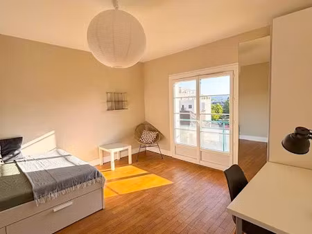 location meublée appartement 4 pièces 64 m² à dijon (21000)  1 510 €