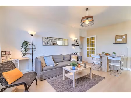 location meublée appartement 4 pièces 70 m² à nimes (30000)  1 500 €