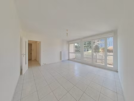 location appartement 1 pièce 35.79 m² à fontenay-le-fleury (78330)  712 €