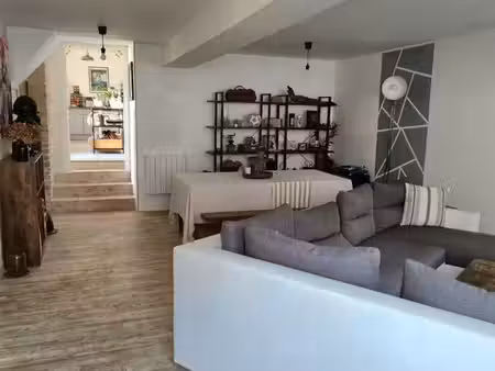 maison de caractère 141 m² – 3 chambres  vaste palier  jardin clos  garage et greniers – c