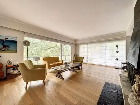 appartement à louer avec garage et terrasse   uccle (vbe52032)