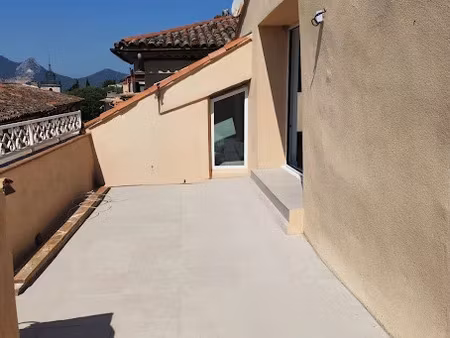 location appartement 2 pièces 44.49 m² à camps-la-source (83170)  830 €