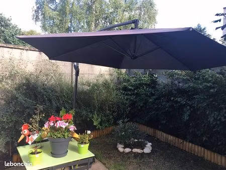 maison en duplex avec jardin ombragé entre la rue de la croix bonnard et le faubourd de la