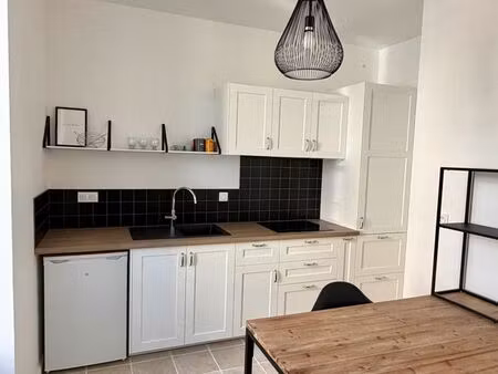 appartement t2 / 28m2 entièrement rénové - centre-ville à landerneau