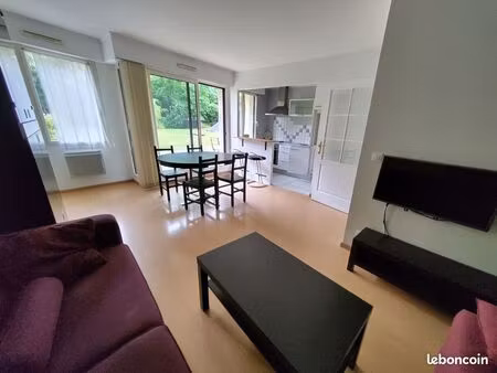 t2 meuble 46 m2 avec terrasse et parking