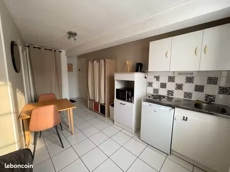 location studio meublé