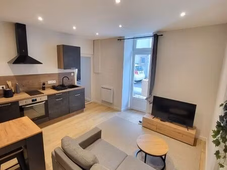 maison de ville rénovée et meublée