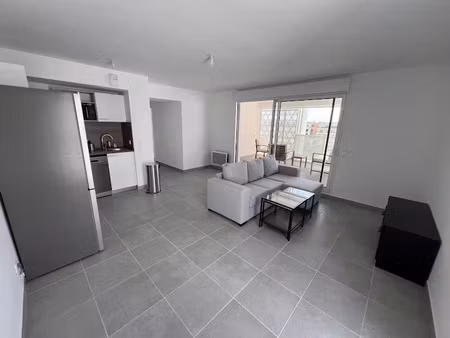 location meublée appartement 3 pièces 64 m² à montpellier (34000)  1 350 €