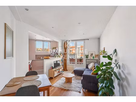 location meublée appartement 2 pièces 48.5 m² à paris 18ème (75018)  1 690 €