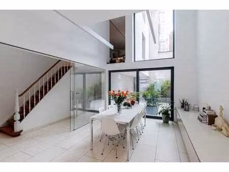 karaktervolle stadswoning (225 m²) met 3 à 4 slaapkamers en