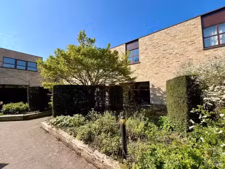 ruim duplex-appartement in toffe residentie centrum ronse
