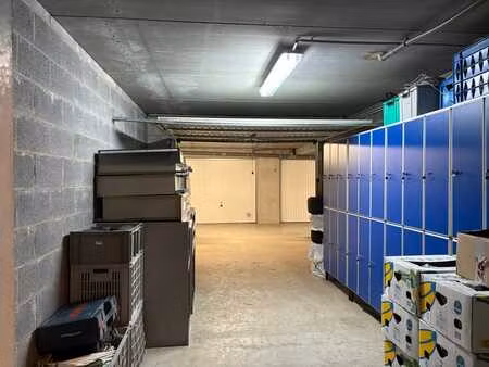 garage fermé avec cave privative – 28 57 m² – halle