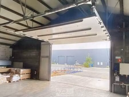 unités de stockage modernes à louer à un emplacement de p...
