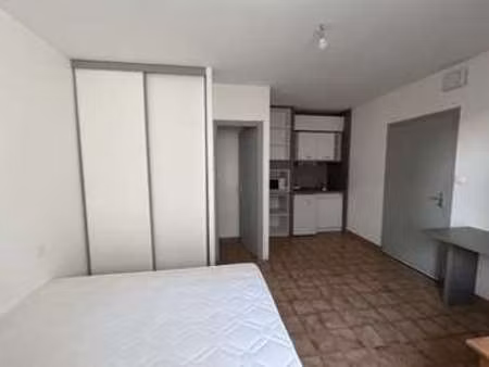 location appartement t1 meublé à lannion (22300) : à louer t1 meublé / 18m² lannion