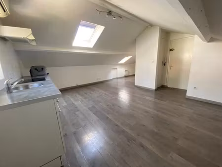 location appartement 1 pièce 24.43 m² à toulon (83000)  525 €