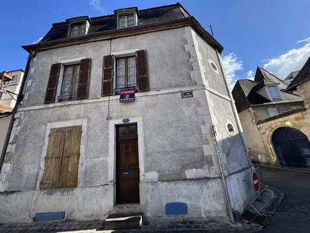 vente maison 6 pièces 230 m² à montluçon (03100)  55 500 €
