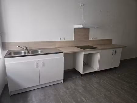 location appartement 4 pièces 81 m² à limoux (11300)  580 €