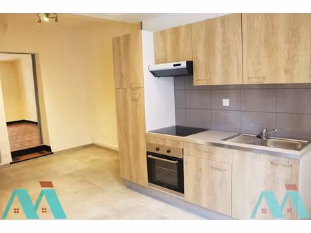 location appartement 3 pièces 50 m² à le beausset (83330)  680 €