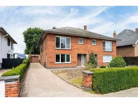te renoveren half open woning met veel potentieel!