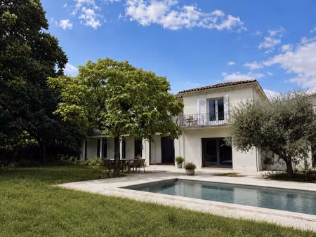 maison avec terrain d'environ 1500 m2 secteur résidentiel