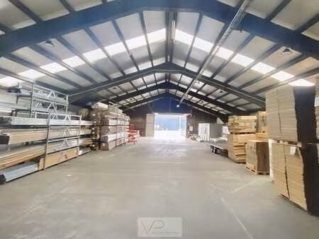 unités de stockage modernes à louer à un emplacement de p...