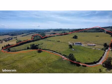 propriété de 18 hectares clôturés avec maison neuve et dépendances